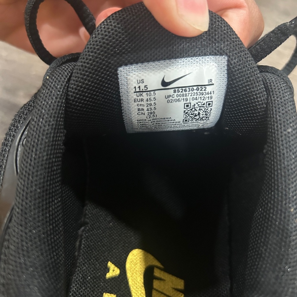 Nike Men's Black and Gold Sneakers - Picture 5 of 7